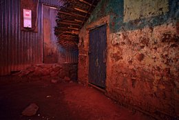 Alley;-Comoros-Archipelago;-Corrugated-iron;-France;-Housing;-Indian-Ocean;-Kaleidos;-Kaleidos-images;-La-parole-à-limage;-Laurent-Abad;-Mayotte;-Mud-wall;-Red-earth;-Stories-Pictures;-Village